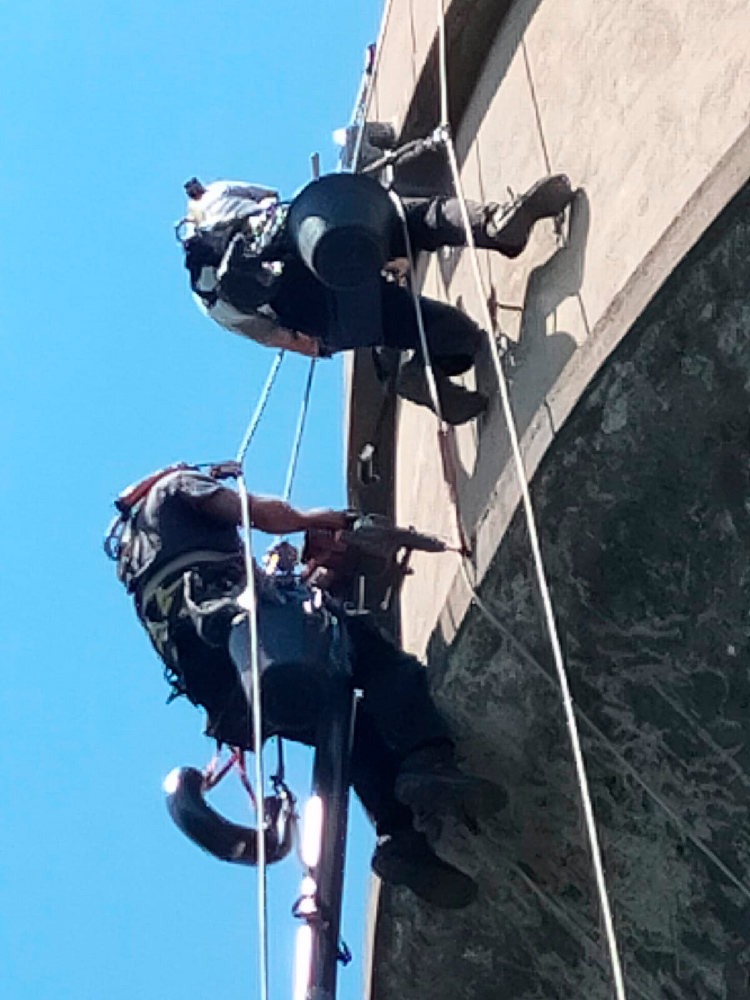 avr-cordistes |travaux de maçonnerie sur châteaux d'eau | travaux en hauteur